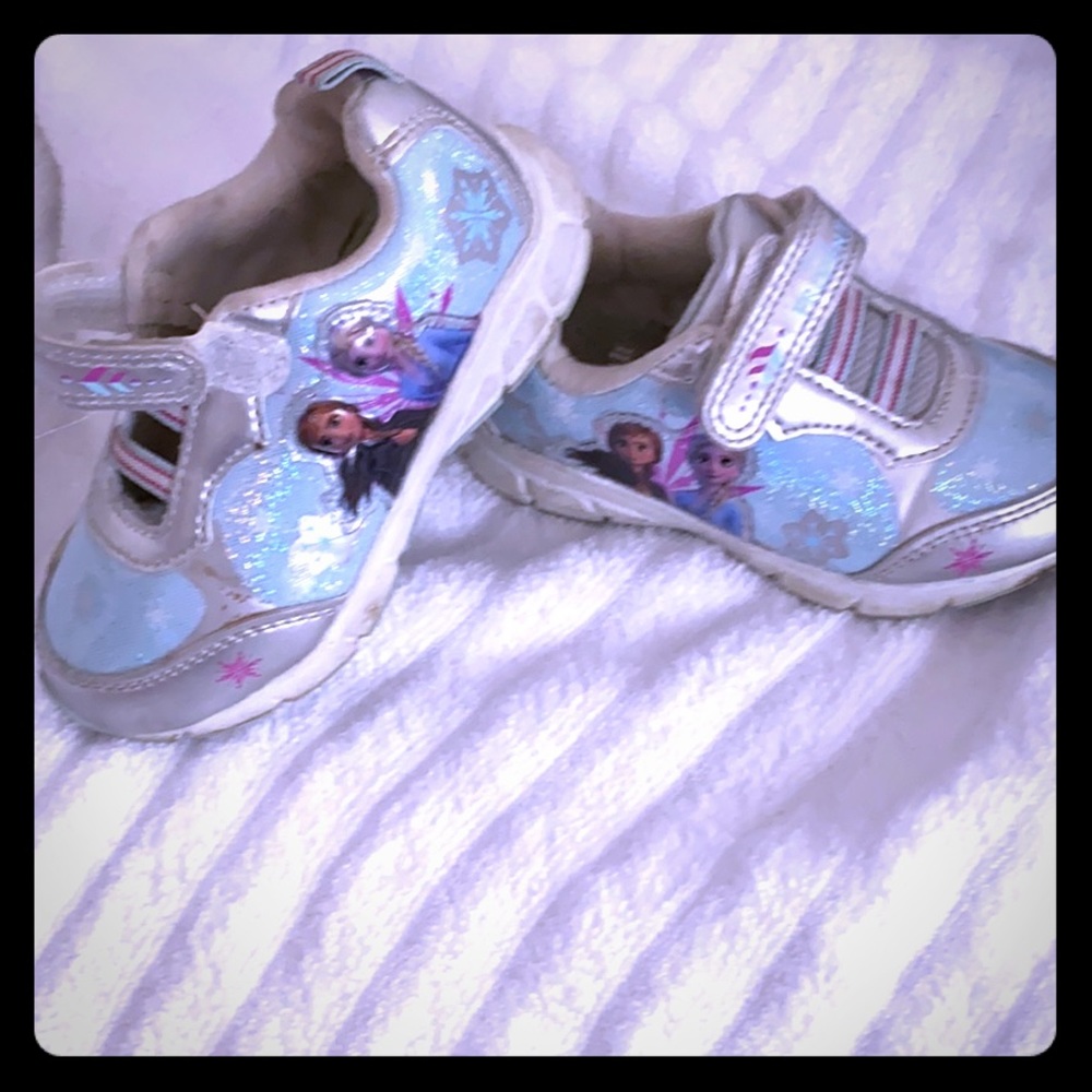 Girl frozen 1 shoe